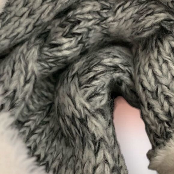 WHITE Faux Fir and‎ Cable Knit Infinity Scarf NWOT - Picture 8 of 9